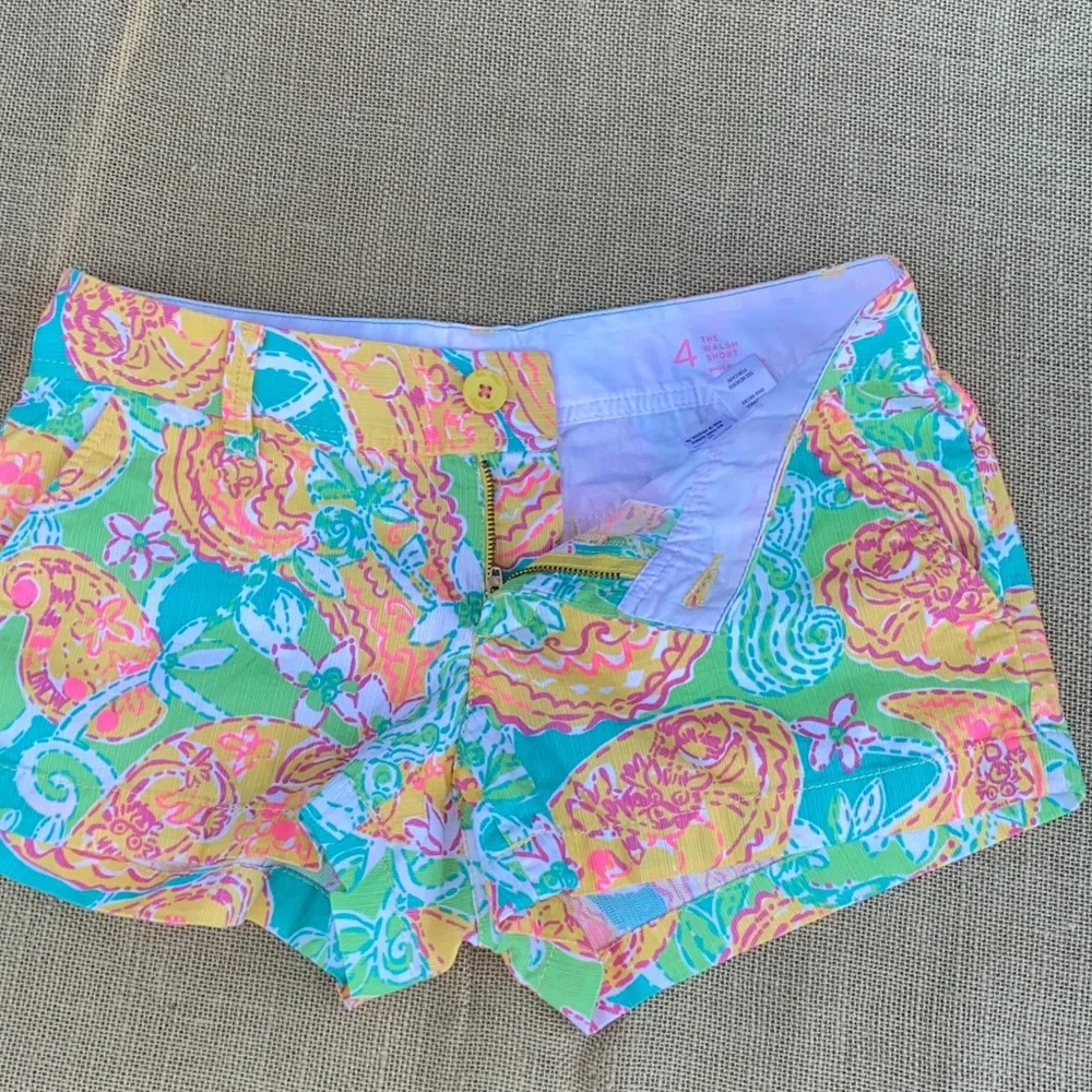 Lilly Pulitzer SugarTown WorldWide Athletic Shorts size 4 - Picture 6 of 17